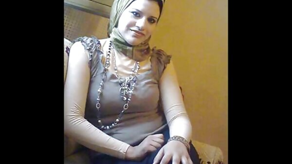 جیدن جیمز زیبای موی دم خوک بلند به BJ زنان سکسی هندی و تیتراژ فوق العاده می دهد