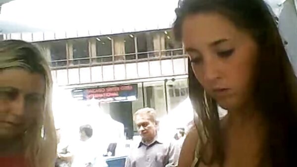 گل میخ شاخی دختر سکس فیلم هندی سبزه هوسی را دعوا می کند و تحلیل می کند