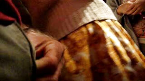 باشگاه شاخدار در کرست از آن شخص رقص سکسی هندی مضراب می شود